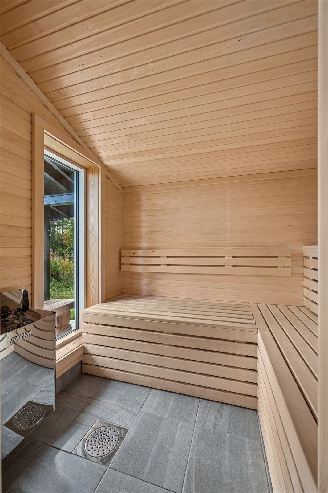 Badstuen gir en herlig avslutning på dagen - perfekt for å varme seg etter en tur ute eller for total avslapning i helgene. Her kan du virkelig senke skuldrene og nyte den gode hyttefølelsen. Galleribilde