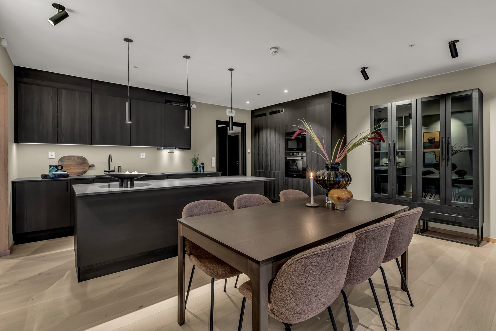 Flott og påkostet kjøkken fra HTH Galleribilde