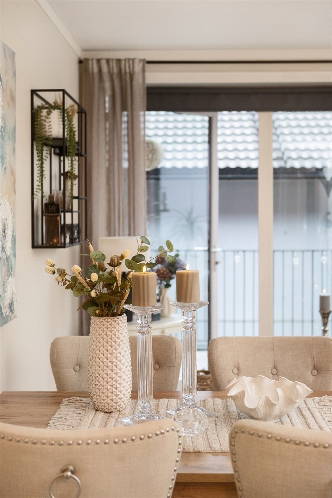 Spiseplassen er naturlig plassert i overgangen mellom kjøkken og stue. Galleribilde