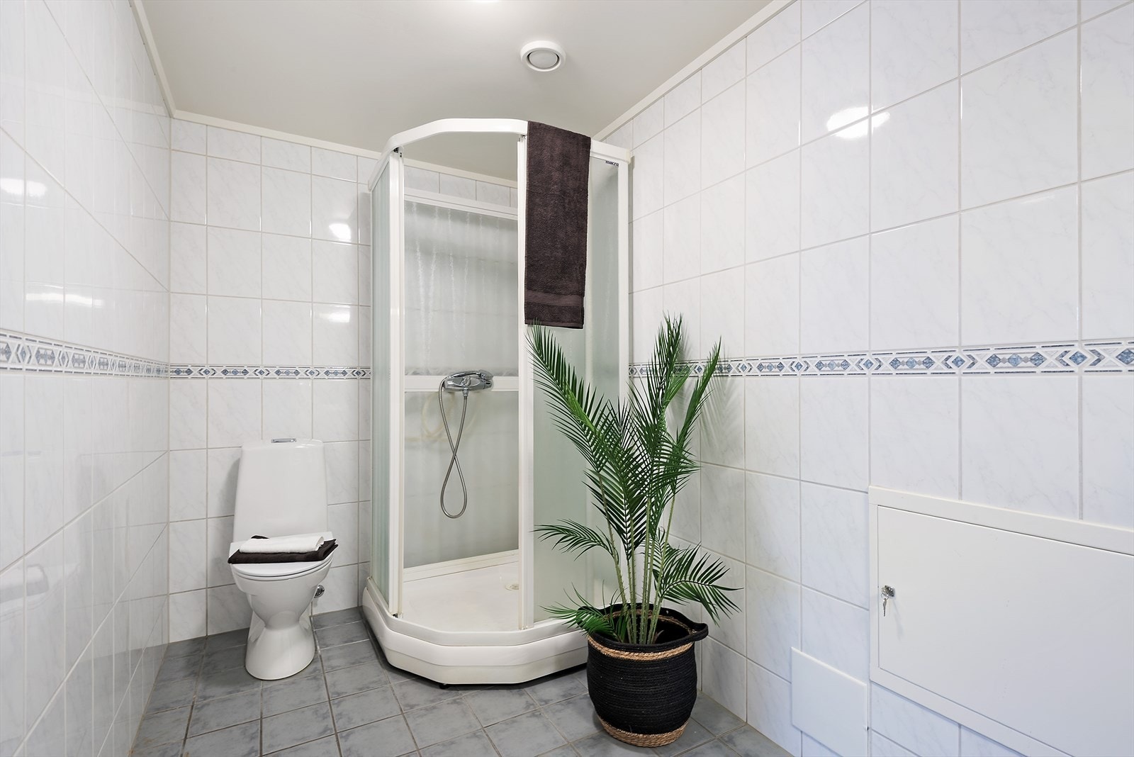 Bad med dusjkabinett. Galleribilde