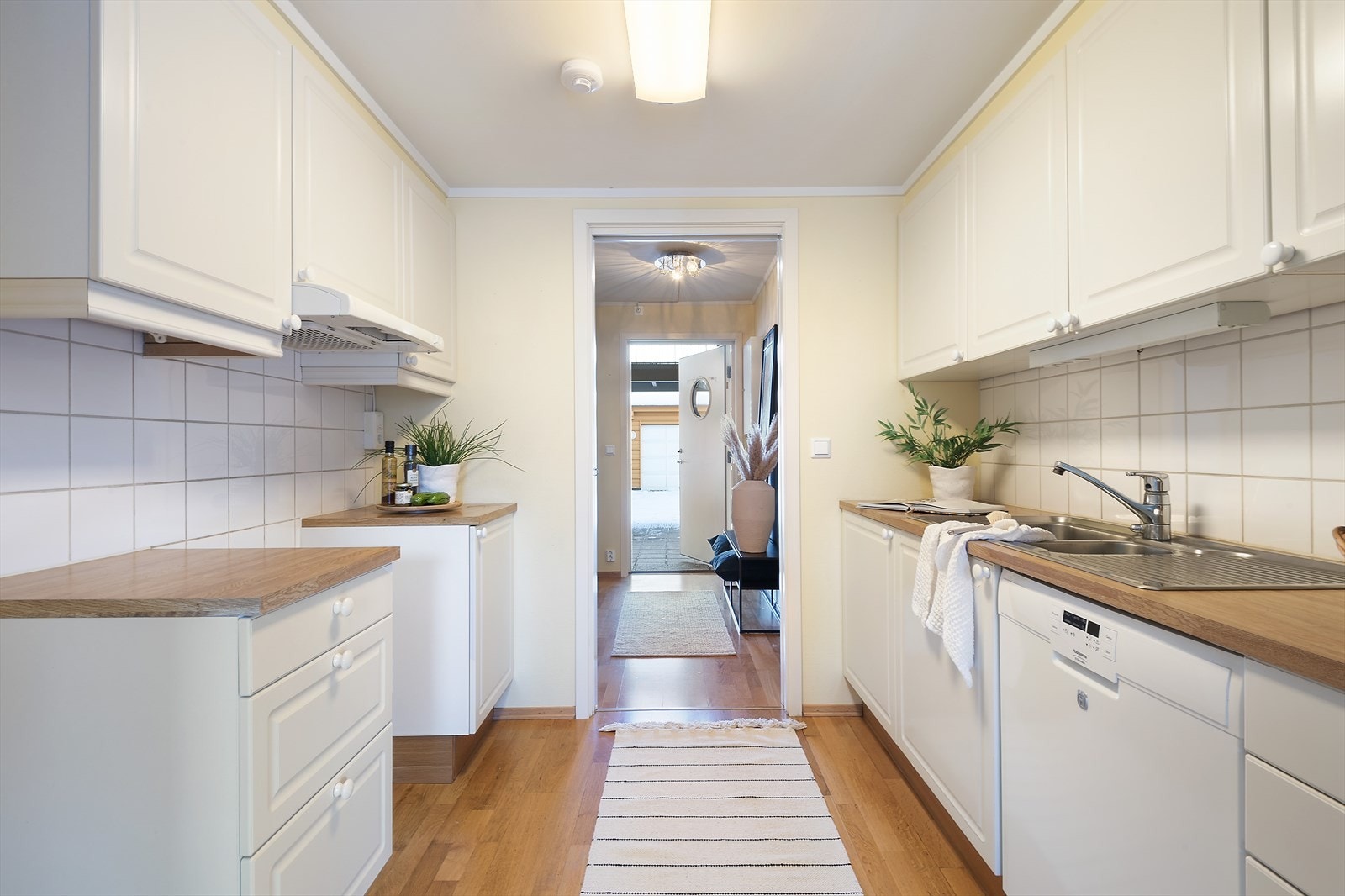 Innredning med profilerte fronter. Galleribilde