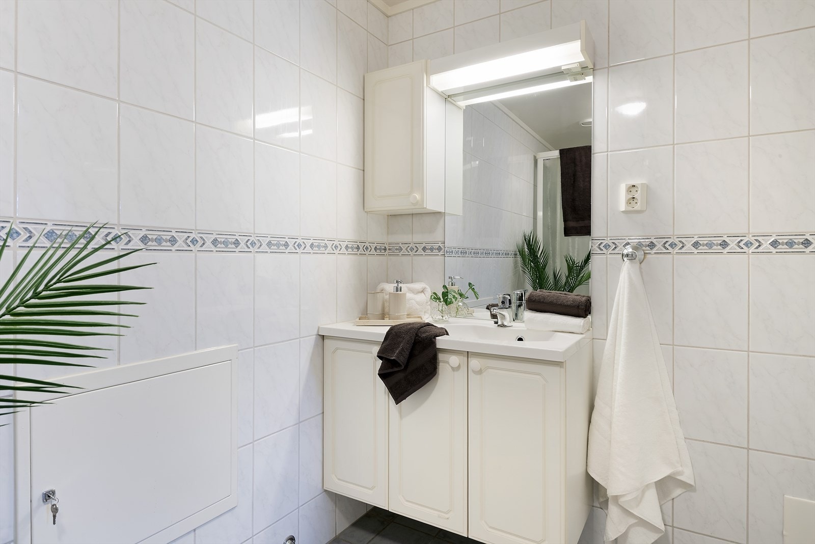 Lys baderomsinnredning. Galleribilde