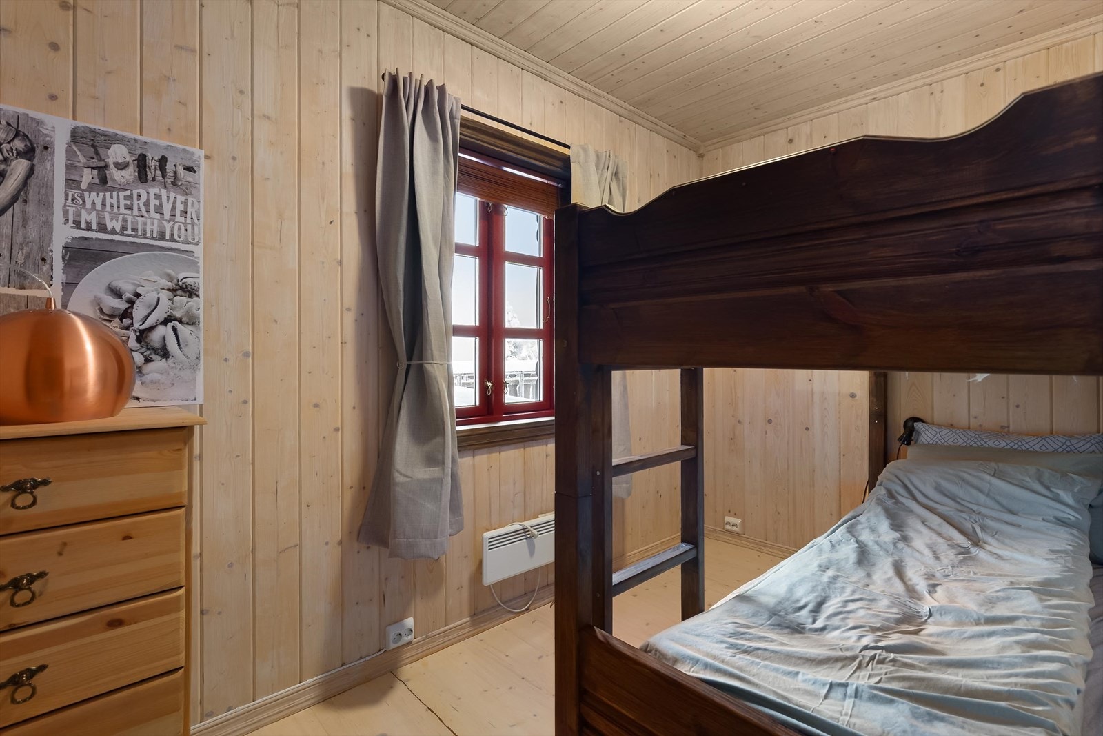 Soverom med køyeseng, godt egnet for barn eller gjester. Galleribilde