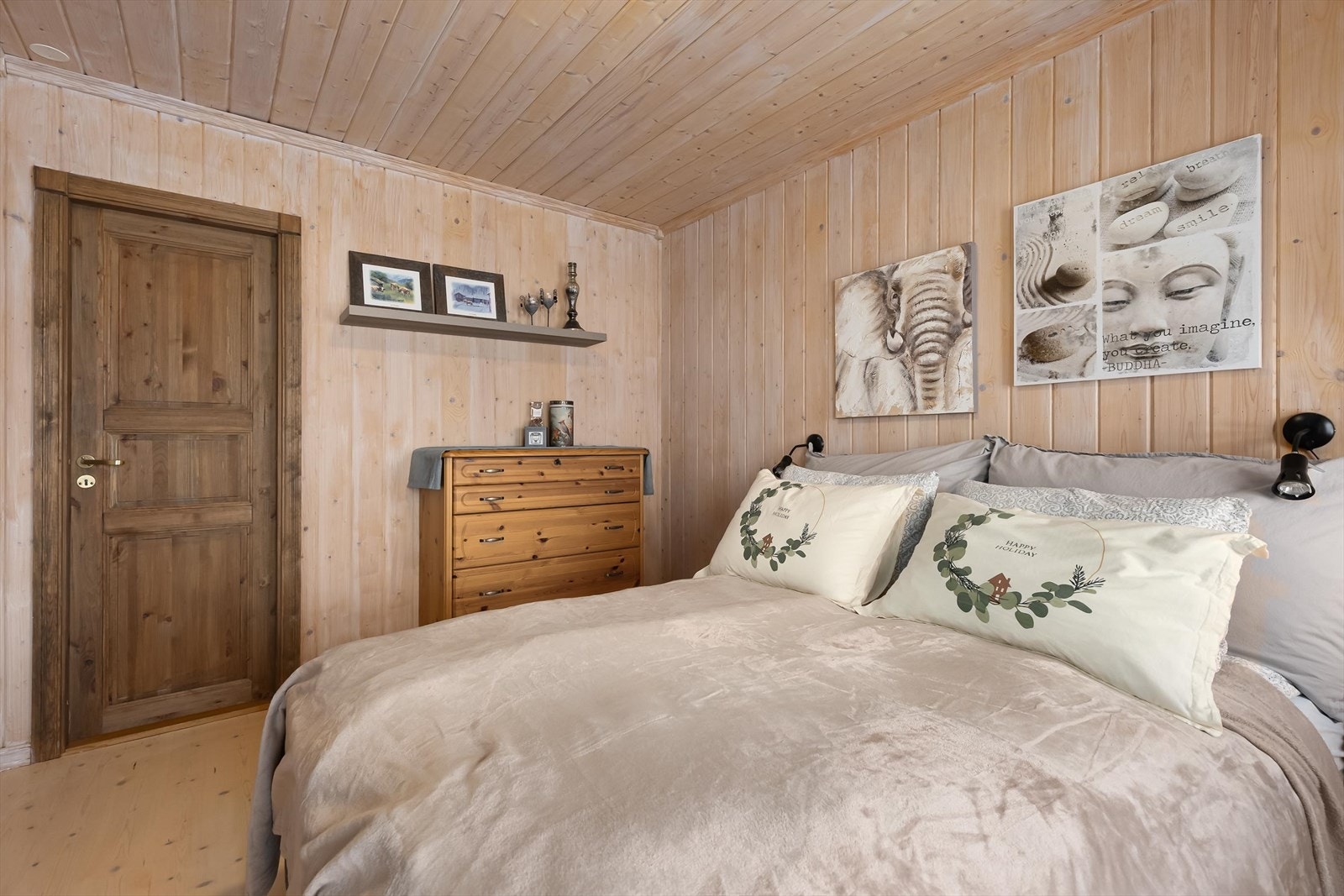 Soverommet har også tilgang til eget bad. Galleribilde