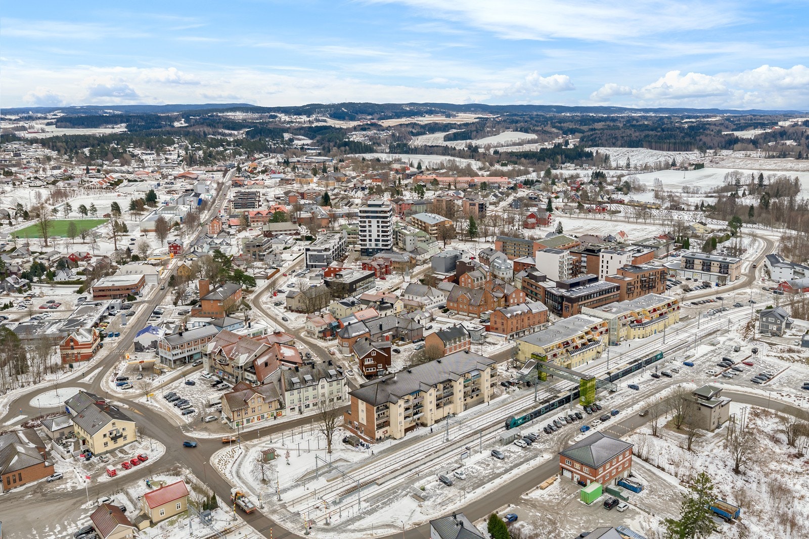 Området byr på gode forbindelser med tog- og bussavganger fra Mysen stasjon. Galleribilde