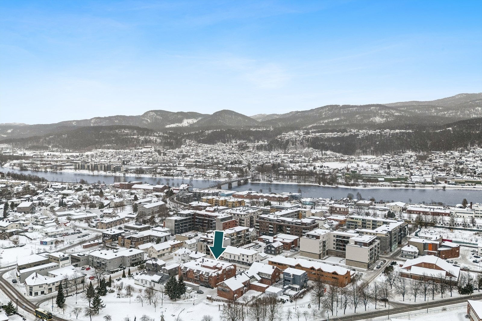 I nærområdet finner du både Alti Buskerud Storsenter, samtidig som flere av byens øvrige tilbud ligger innen lett tilgjengelig avstand. Galleribilde