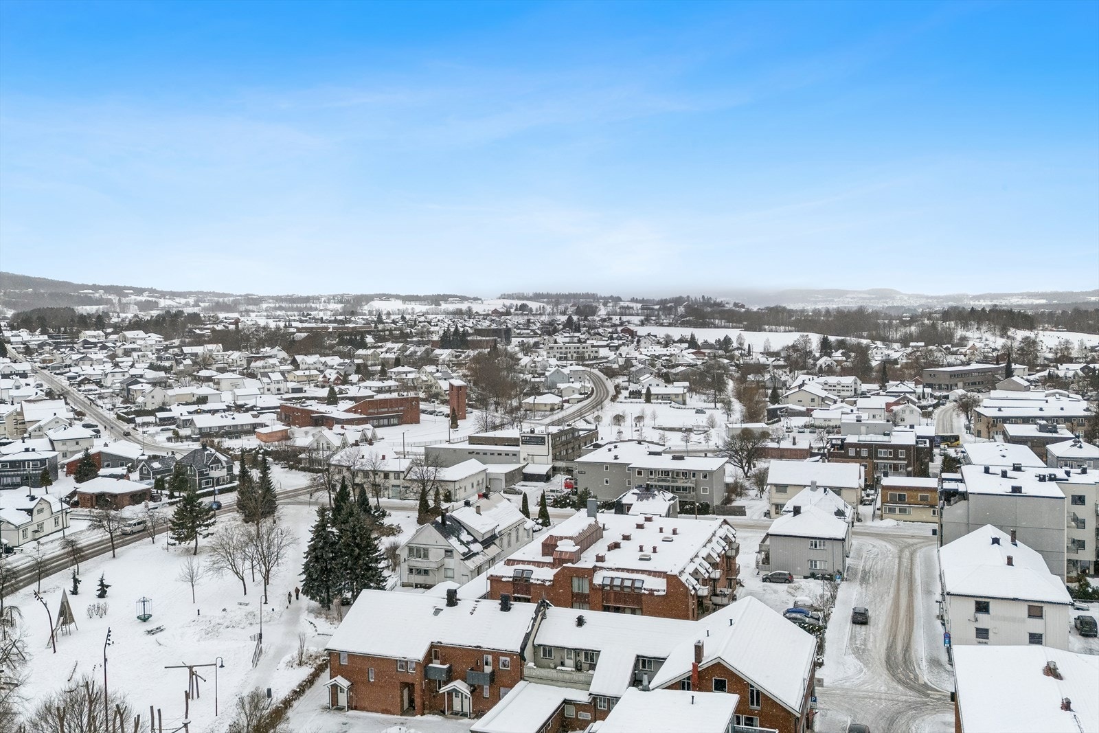 Fra leiligheten er det kort vei til fritidsaktiviteter, skoler og barnehager. Galleribilde