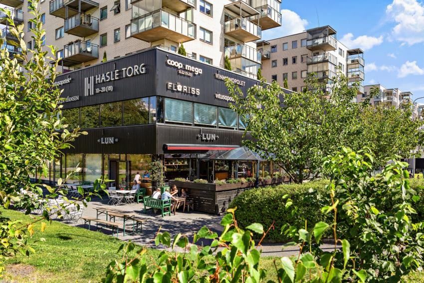 Hasle Torg med godt vareutvalg ligger innen få minutters gange Galleribilde