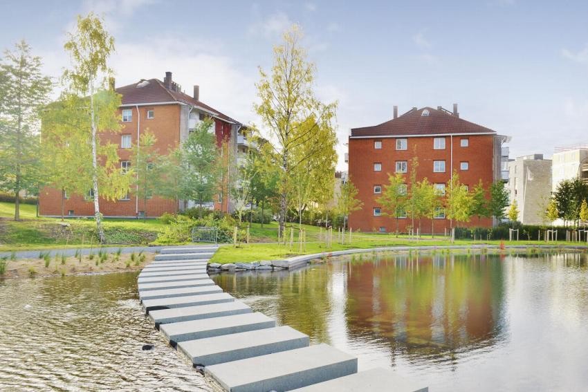 Boligen ligger i vakre omgivelser her fra Teglverksdammen som ligger mellom borettslaget og Hasle torg Galleribilde