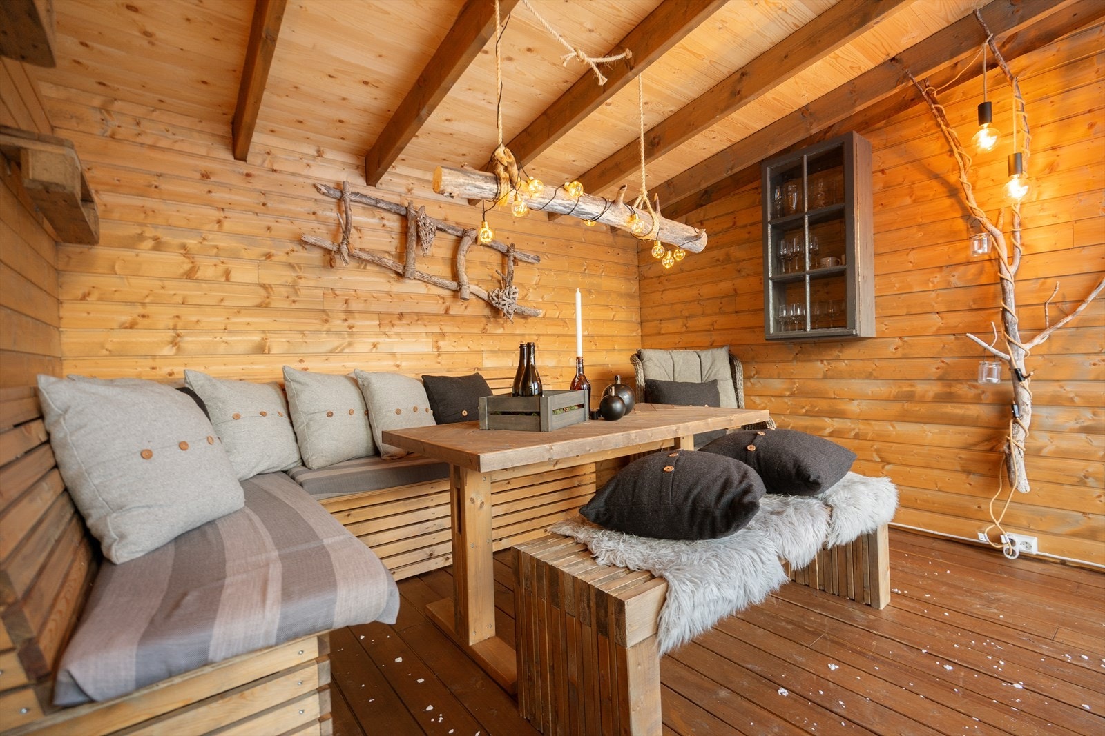 Innvendig i utestue. Galleribilde