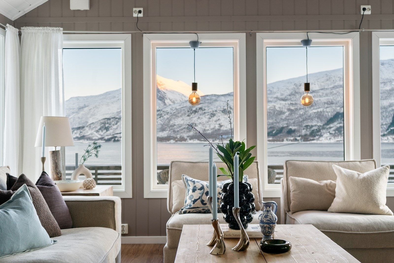 Nydelig utsikt fra stuevinduene. Galleribilde