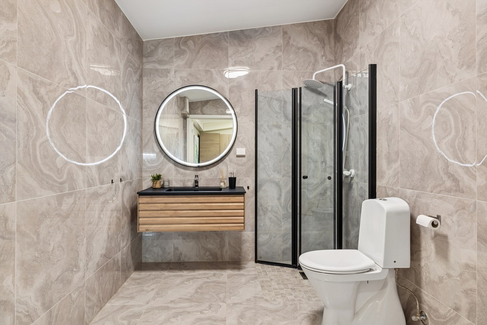 Flislagt bad med varmekabler Galleribilde