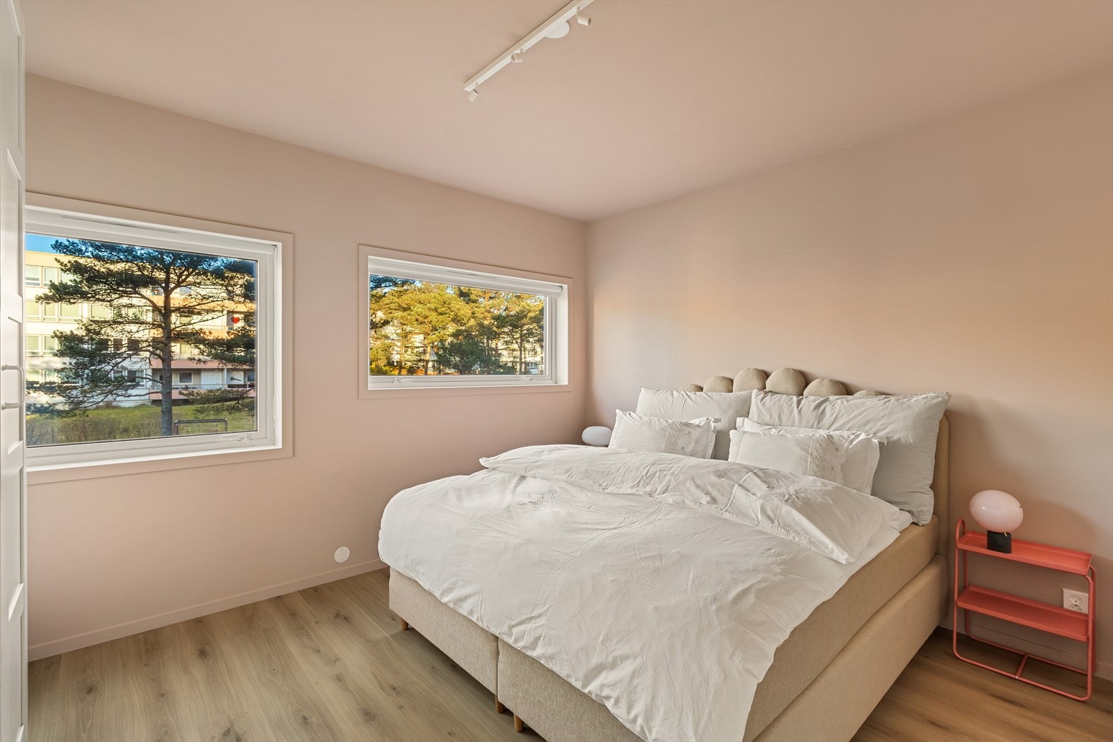 Leiligheten innehar tre soverom av god størrelse Galleribilde