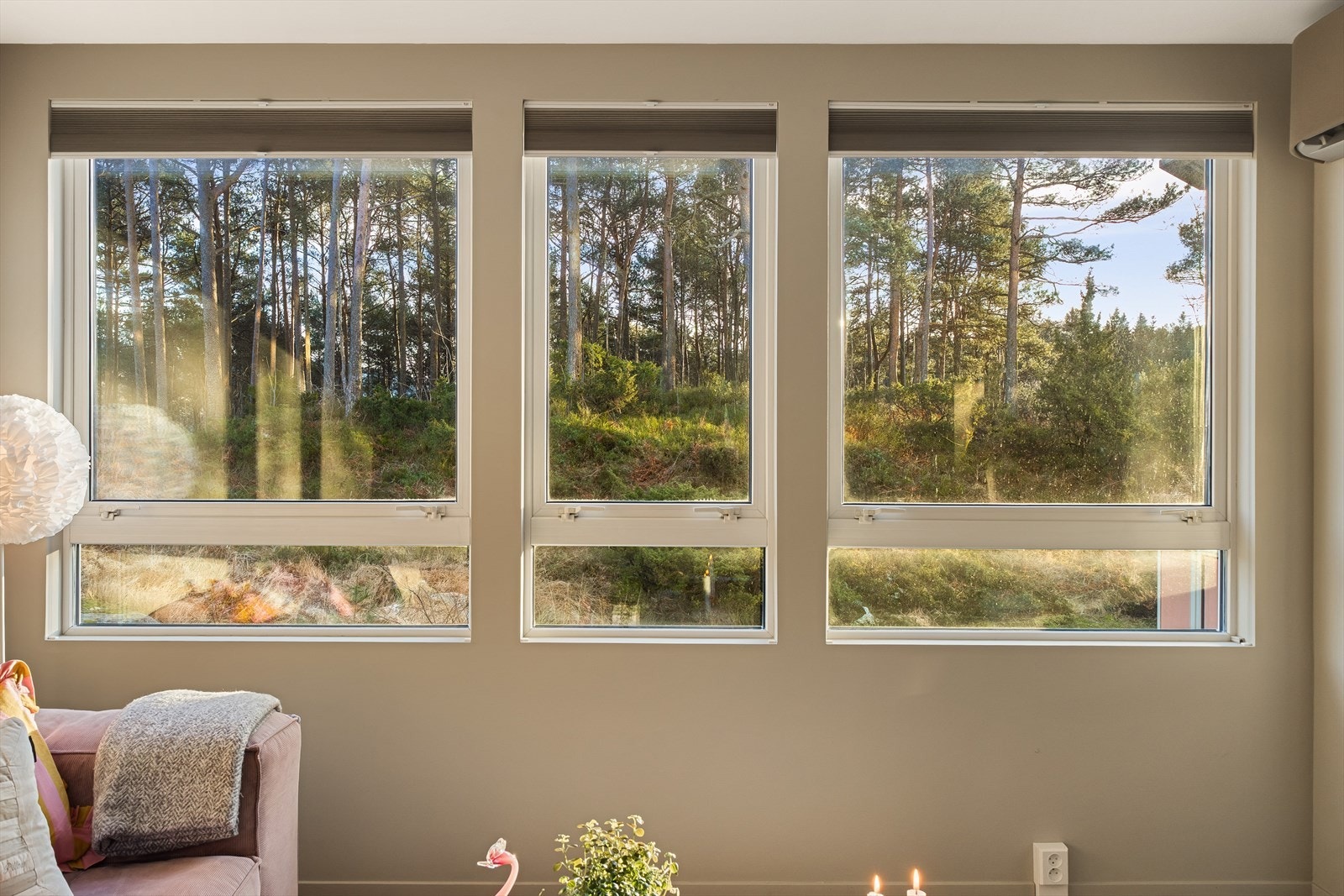 Det er godt med naturlig lysinnslipp gjennom store vindusflater Galleribilde