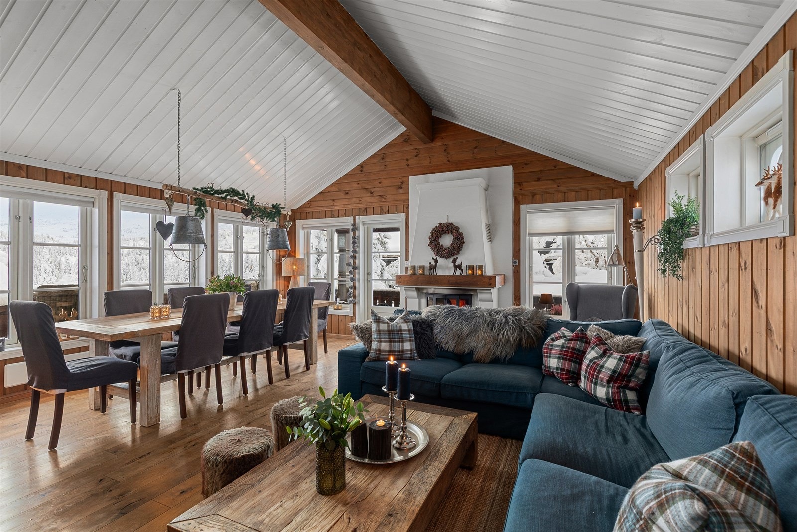 En romslig og flott familiehytte med svært god planløsning. Galleribilde