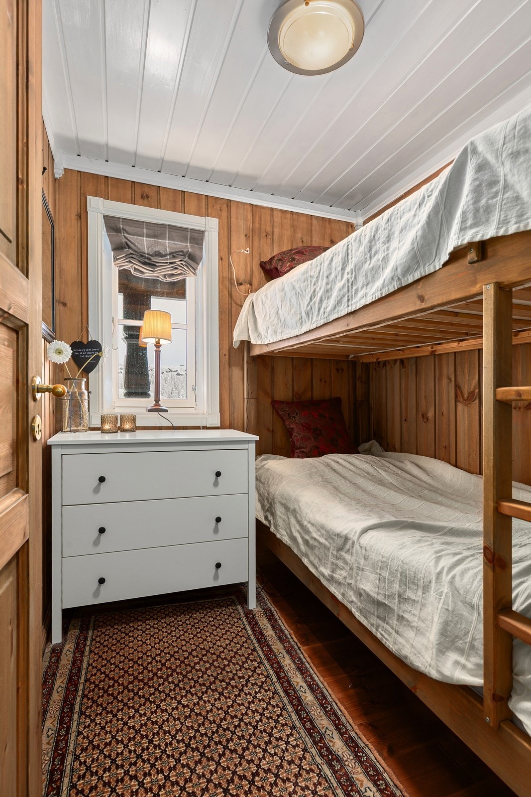 Soverom nr 2 innehar også en fin størrelse med plass til køyeseng. Galleribilde