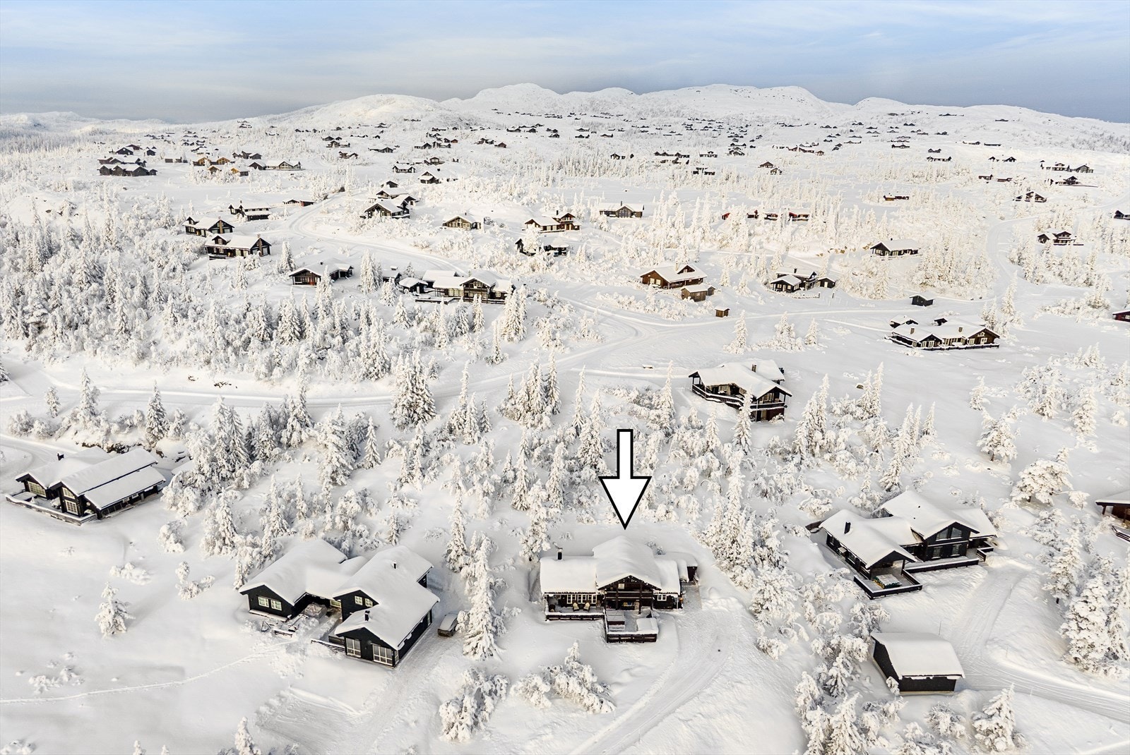 En av de beste beliggenhetene i feltet? Hytta ligger flott til med sol hele dagen til sen kveld sommerstid. Galleribilde