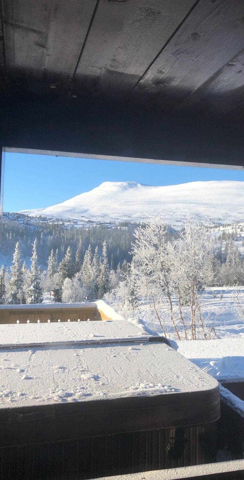 En ok pluss utsikt fra jacuzzien, både dag og på kveldstid. Galleribilde