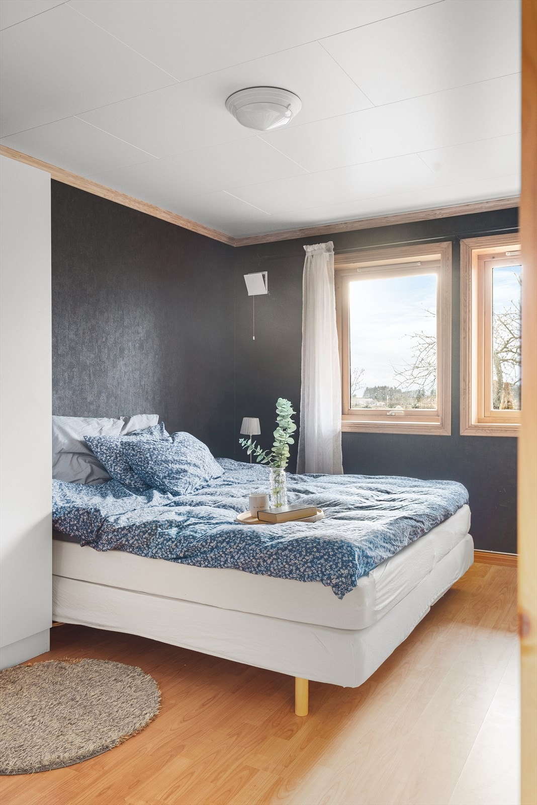 Hovedsoverommet har god plass til garderobe. Galleribilde