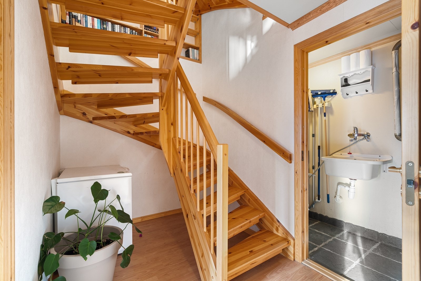 Ned til 1. etasje. Galleribilde