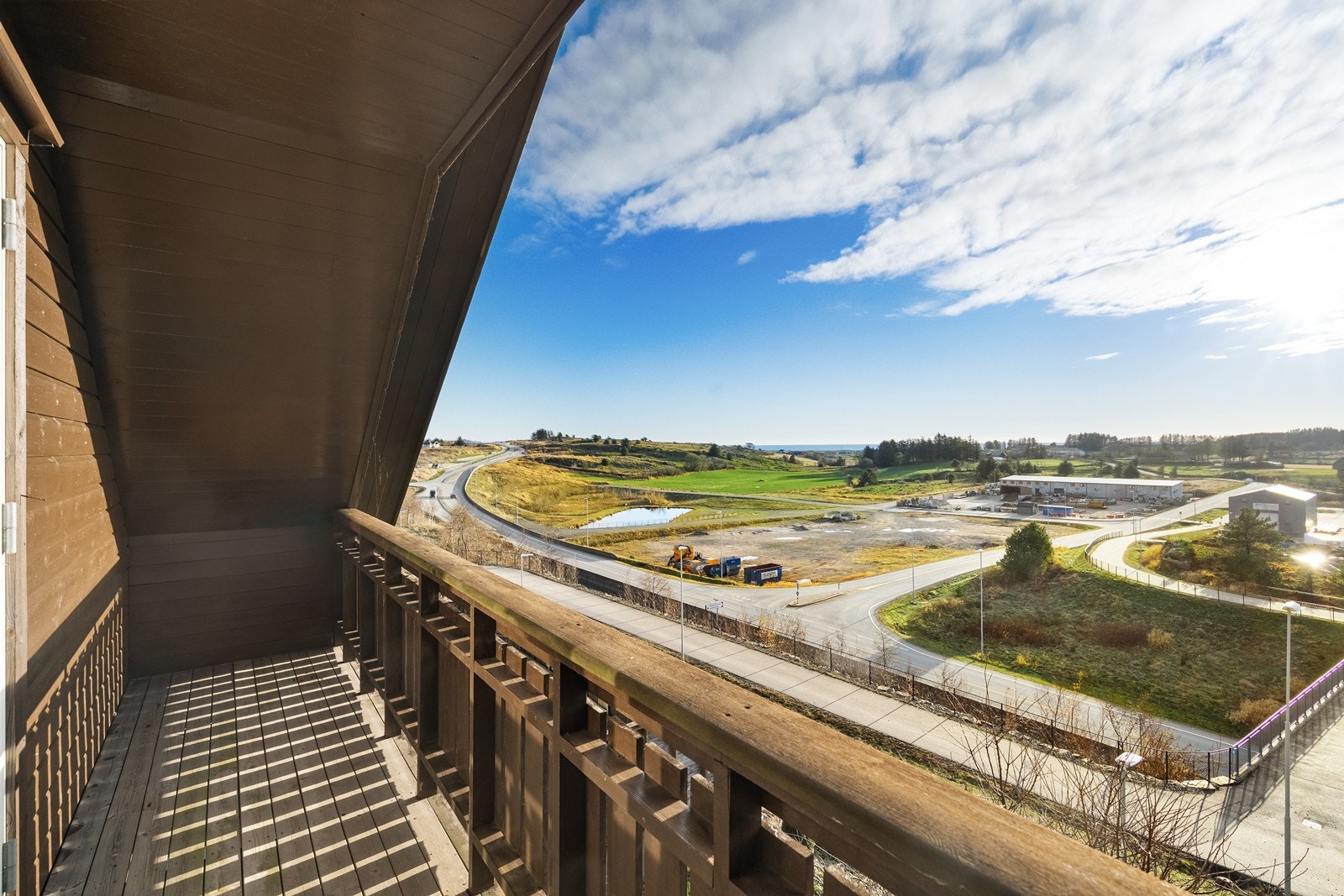 Fra boligen er det nydelig utsikt over Jærlandskapet og gode solforhold. Galleribilde