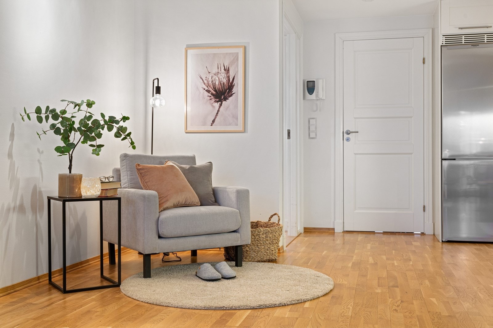 En fin del av stua som egner seg godt som lesekrok. Galleribilde