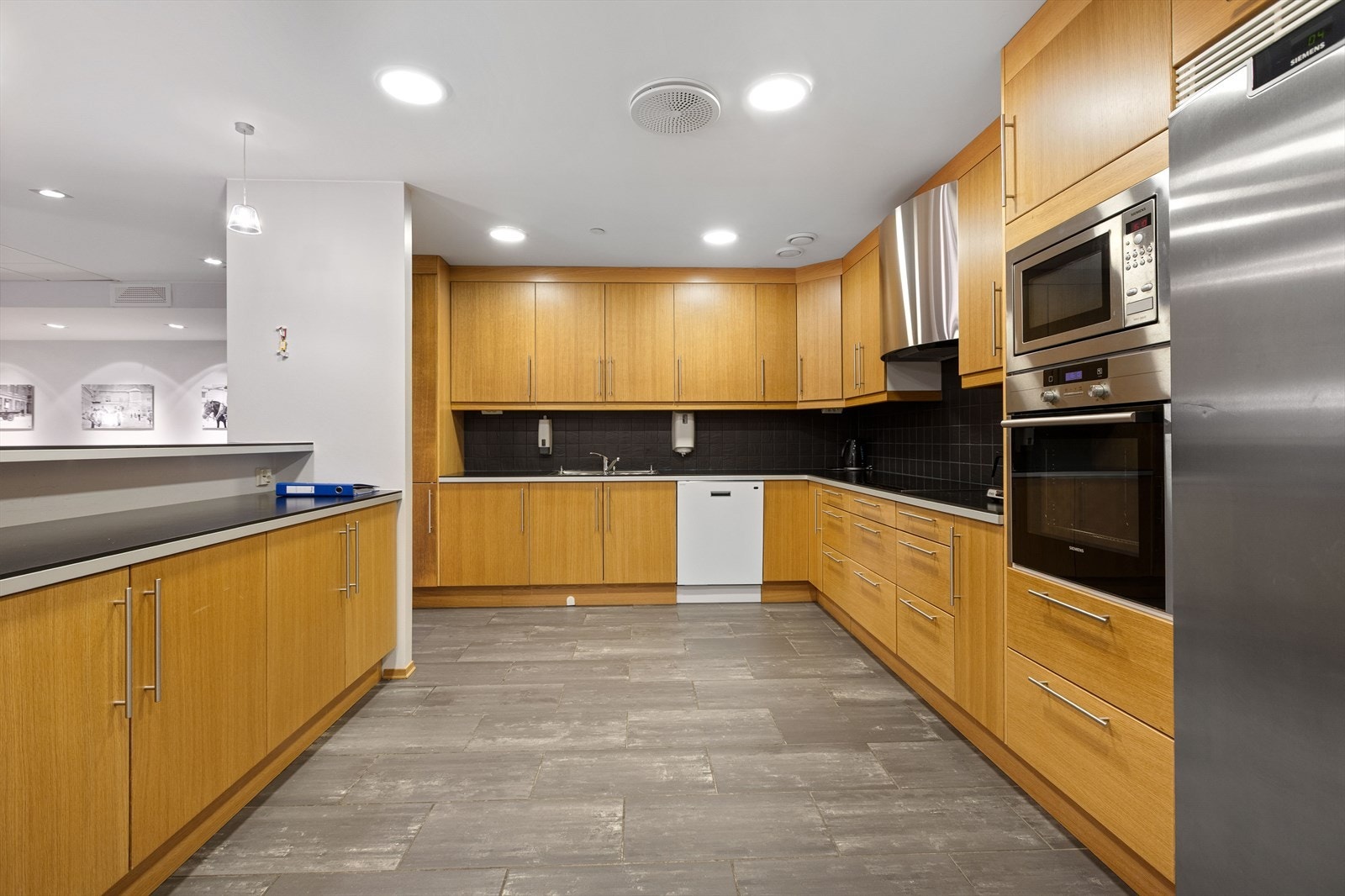 Her er det er godt utstyrt kjøkken. Galleribilde