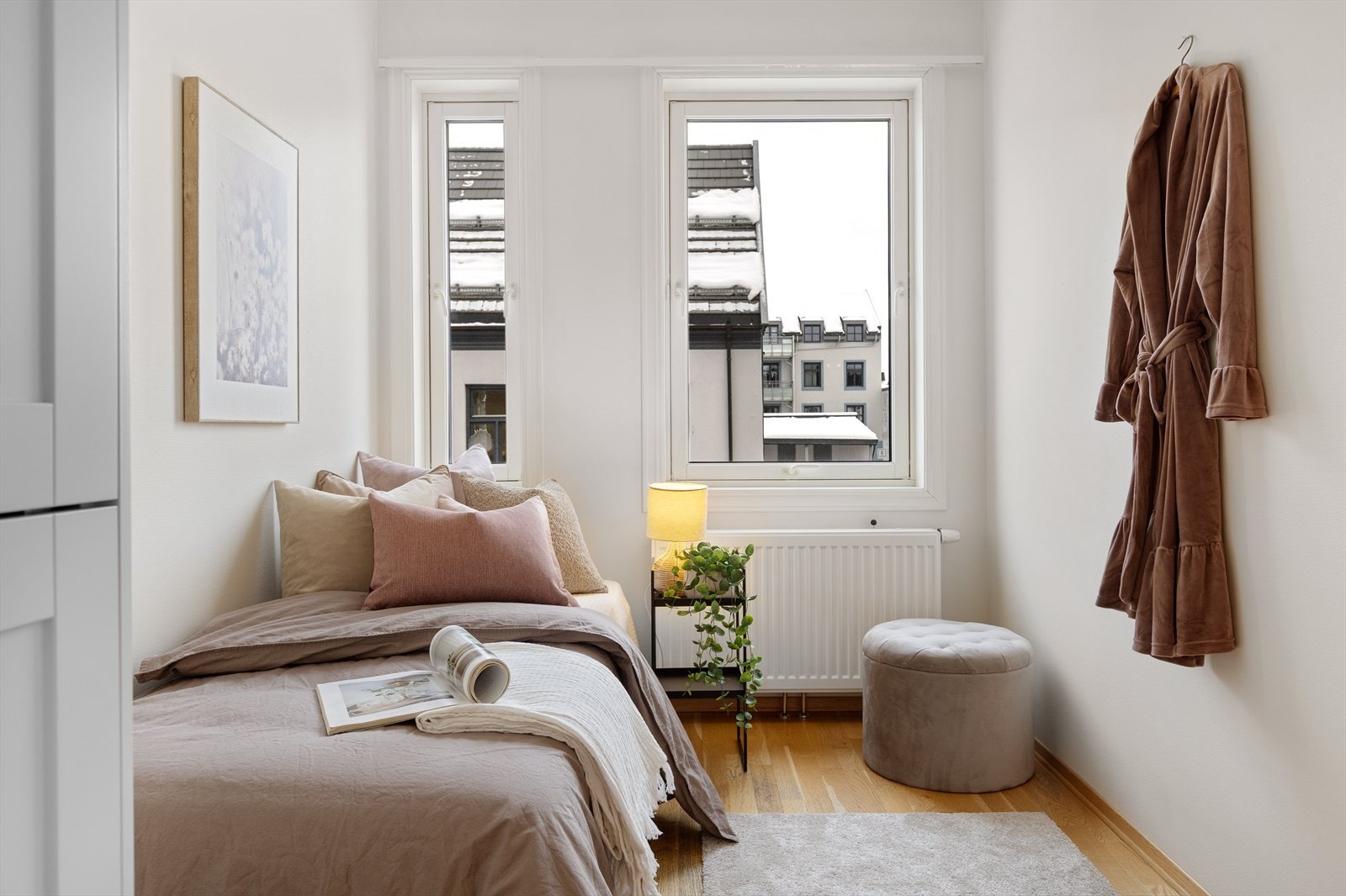 Soverom nummer to egner seg godt som gjesterom eller kontor. Galleribilde