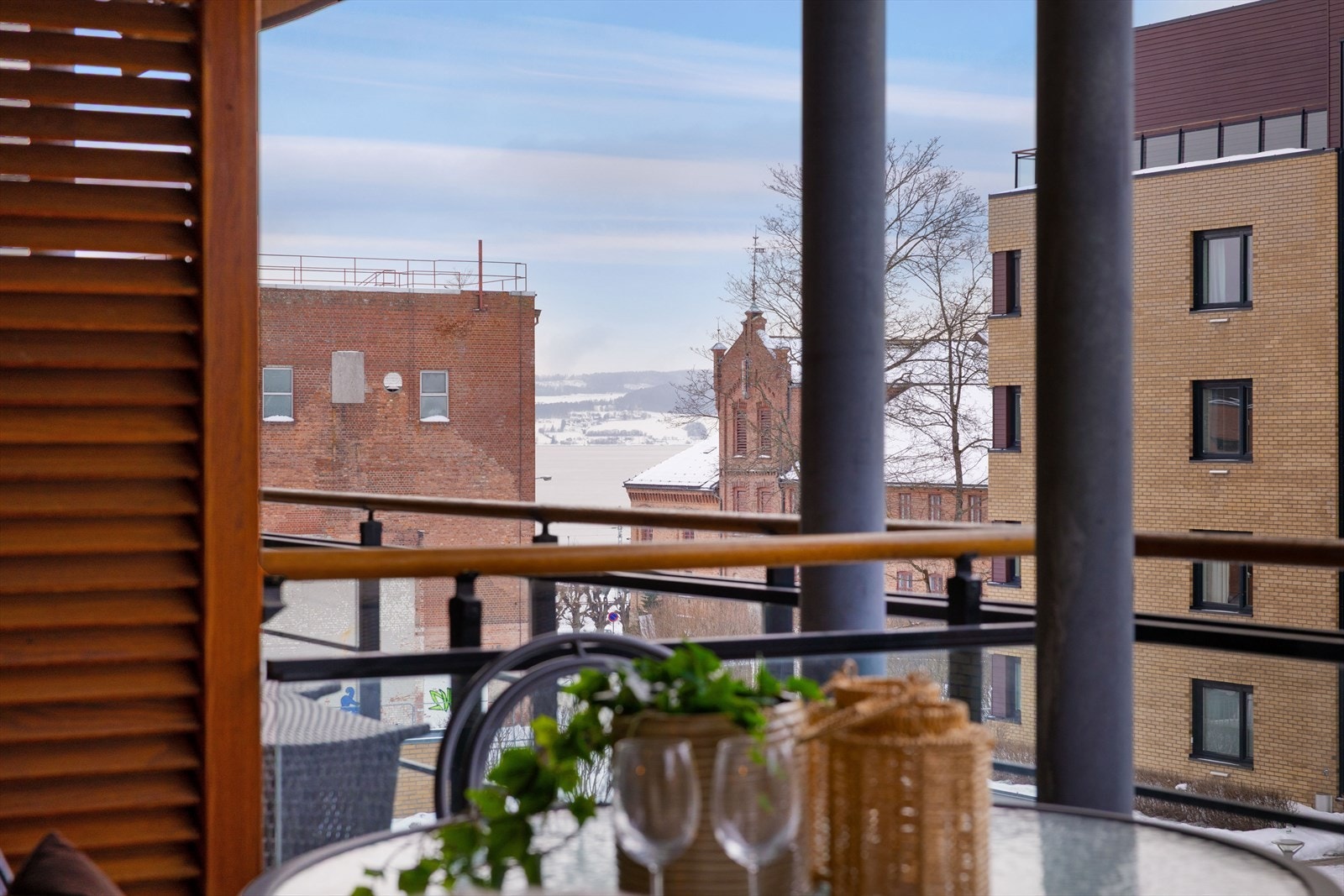 Utsyn mot Mjøsa fra balkongen. Galleribilde