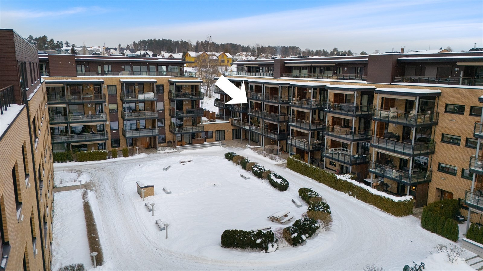 Skjermet bakgård med store fine områder. Galleribilde