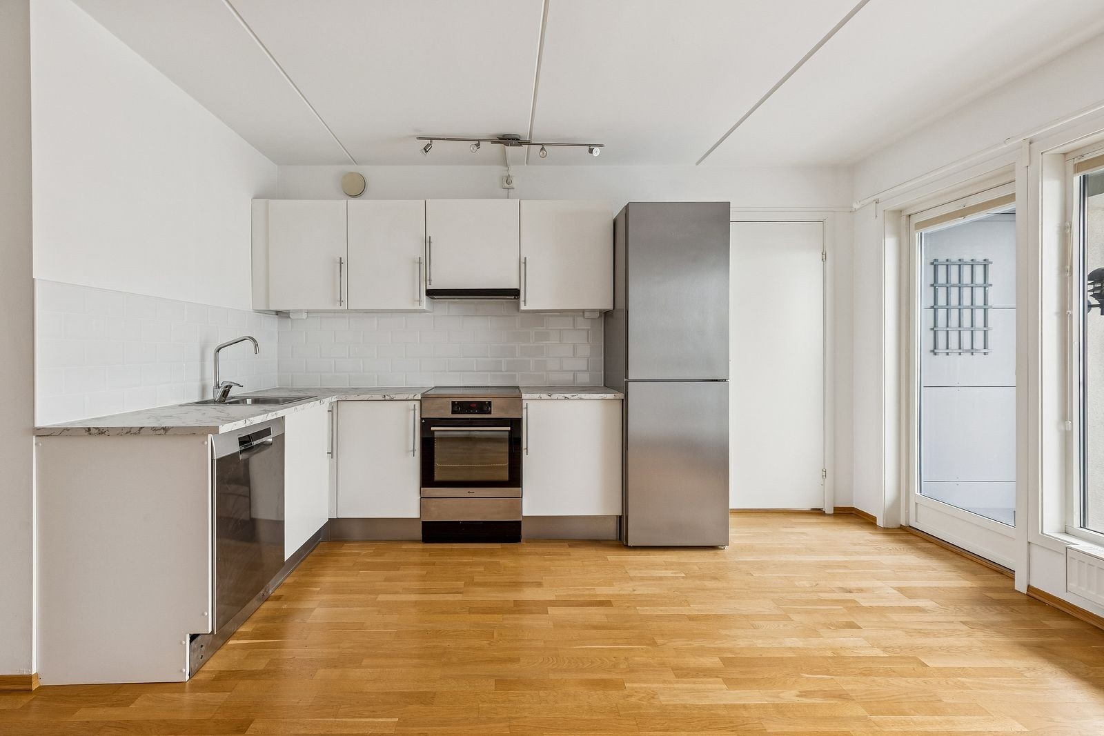 Kjøkken med hvitevarer Galleribilde