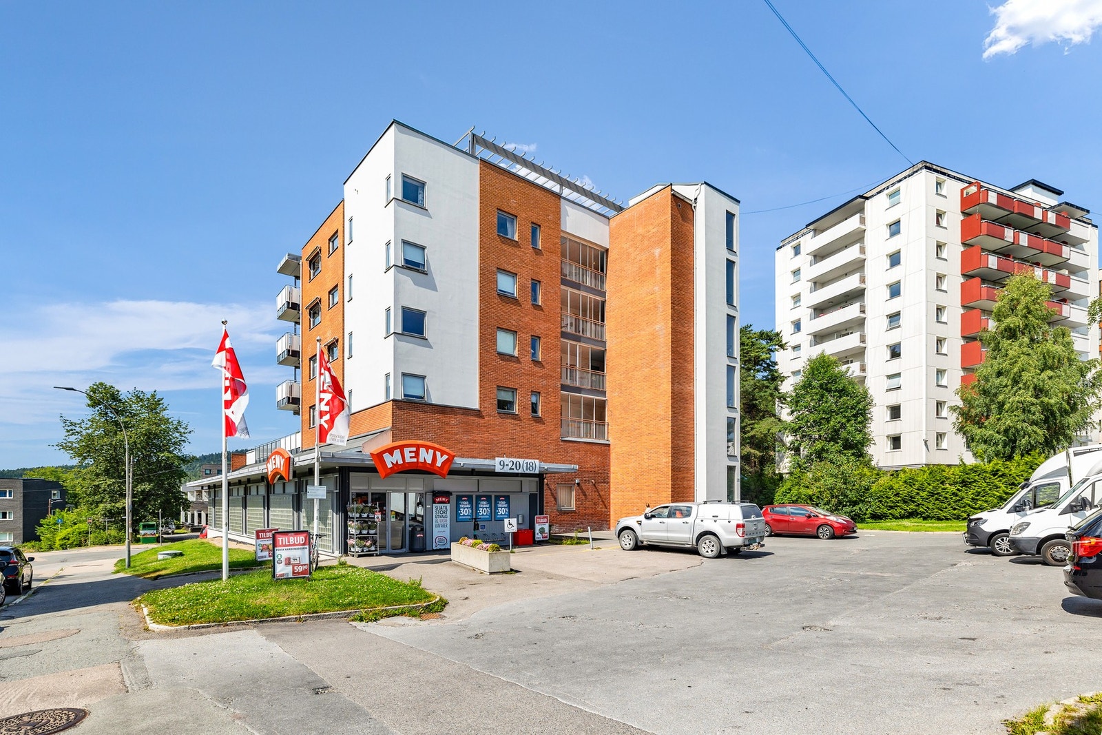 Dagligvarehandelen er godt dekket med god ferskvaredisk på Meny, Kiwi på Kringsjå, samt søndagsåpen Joker på Nordberg Galleribilde