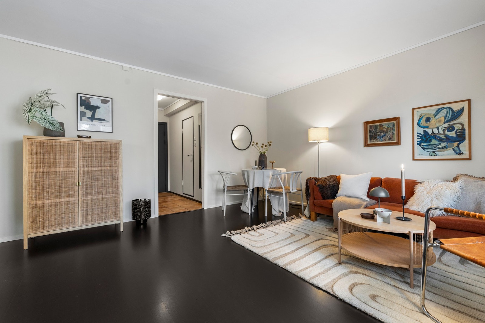 Det er plass til sofaløsning og spiseplass Galleribilde