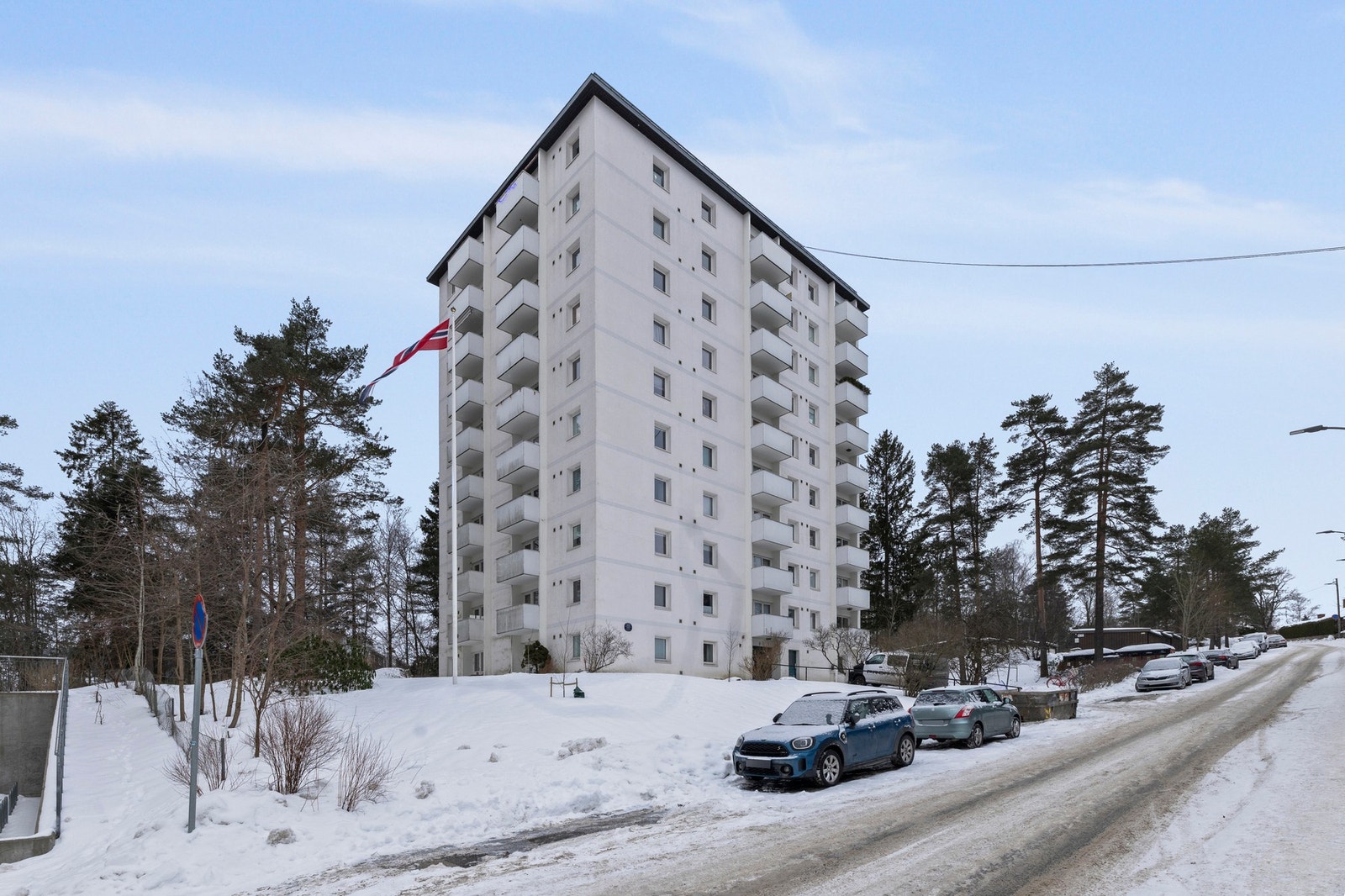 Fasade - Folke Bernadottes vei 6 har en attraktiv og barnevennlig beliggenhet på Kringsjå/Nordberg i Oslo Galleribilde