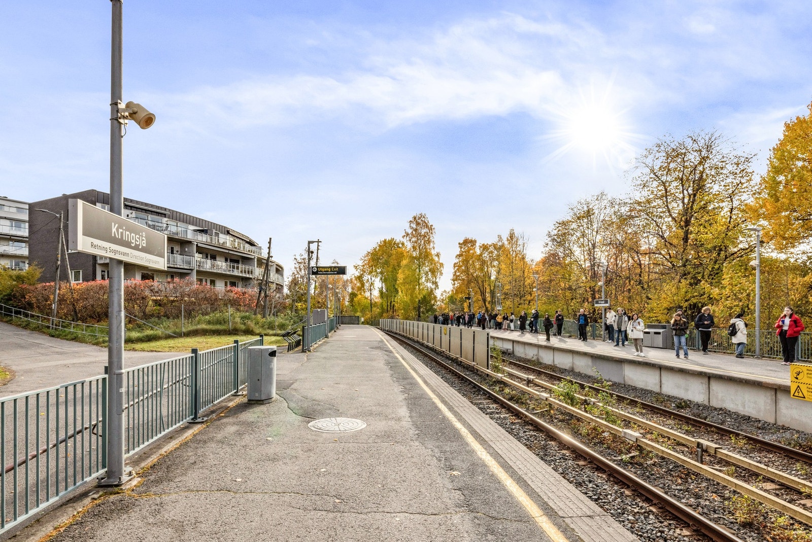 Kollektivtilbudet er svært godt - Folke Bernadottes vei 6 kombinerer dermed ro og naturnærhet med praktiske servicetilbud og rask adkomst til sentrum Galleribilde