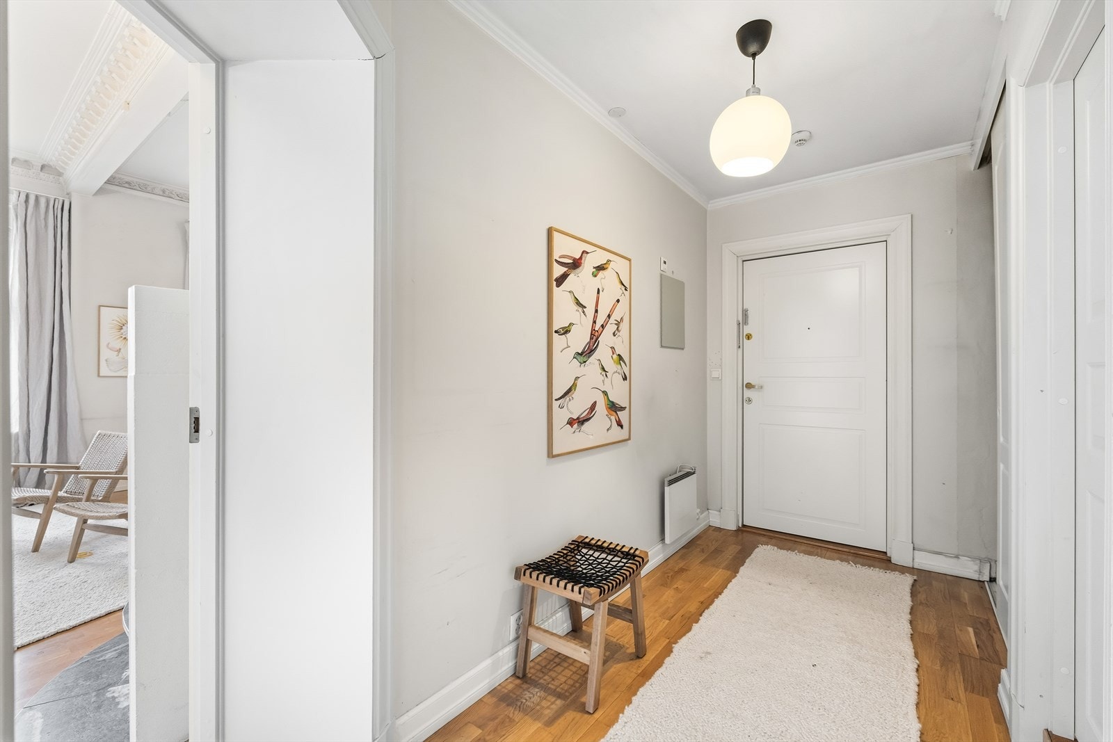 Fra entréen er det adkomst inn til stuen Galleribilde