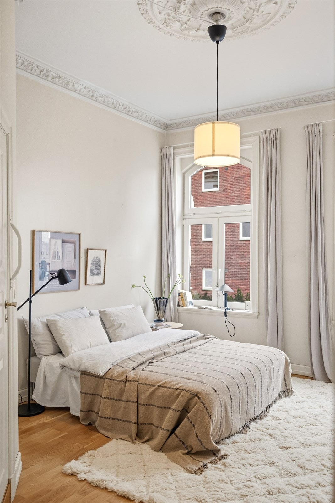 Her er det god plass til en stor seng og møblering etter eget ønske Galleribilde