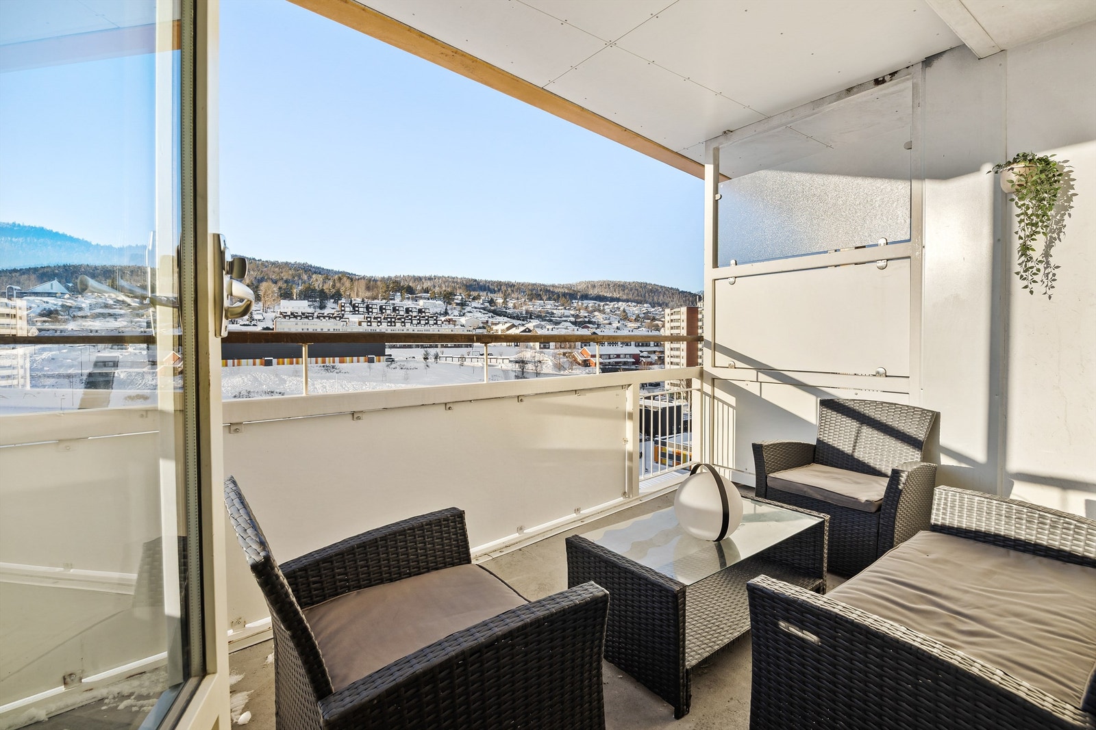 Sørvendt balkong på ca. 8 kvm. Galleribilde