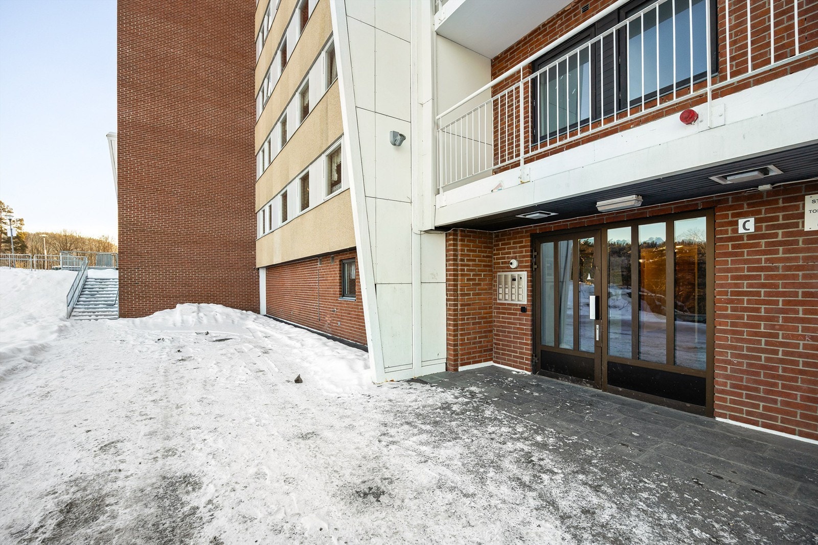 Beliggende i et område med etablert blokkbebyggelse. Galleribilde