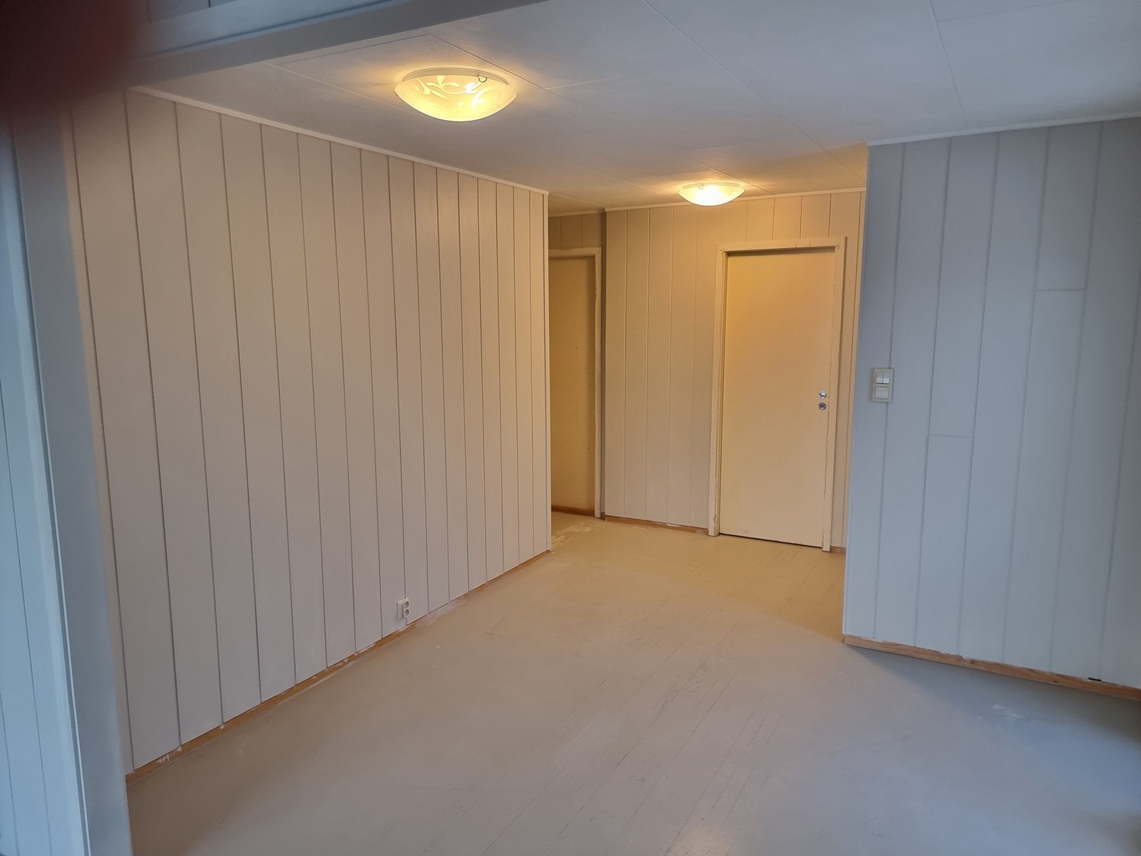 Spisestue med plass til stort spisebord. Galleribilde