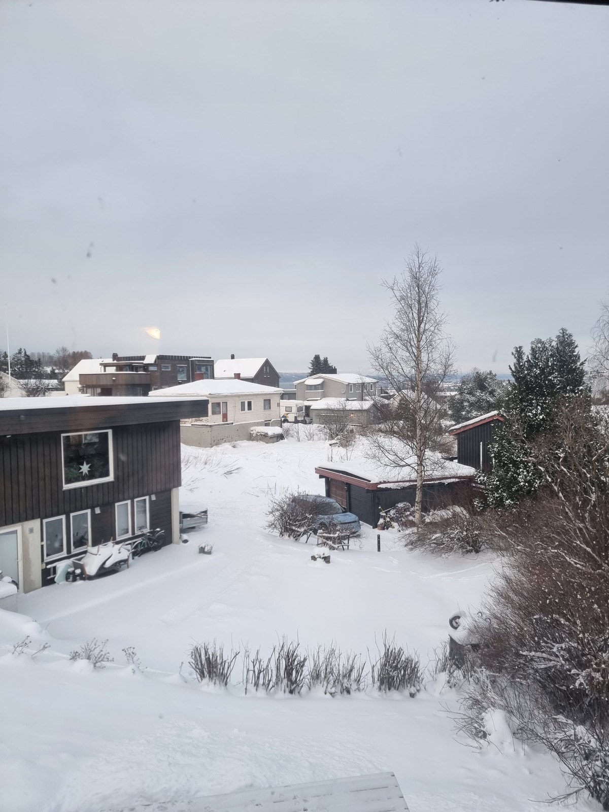 Boligen ligger i et rolig og barnevennlig område på Hoem/Byåsen. Galleribilde