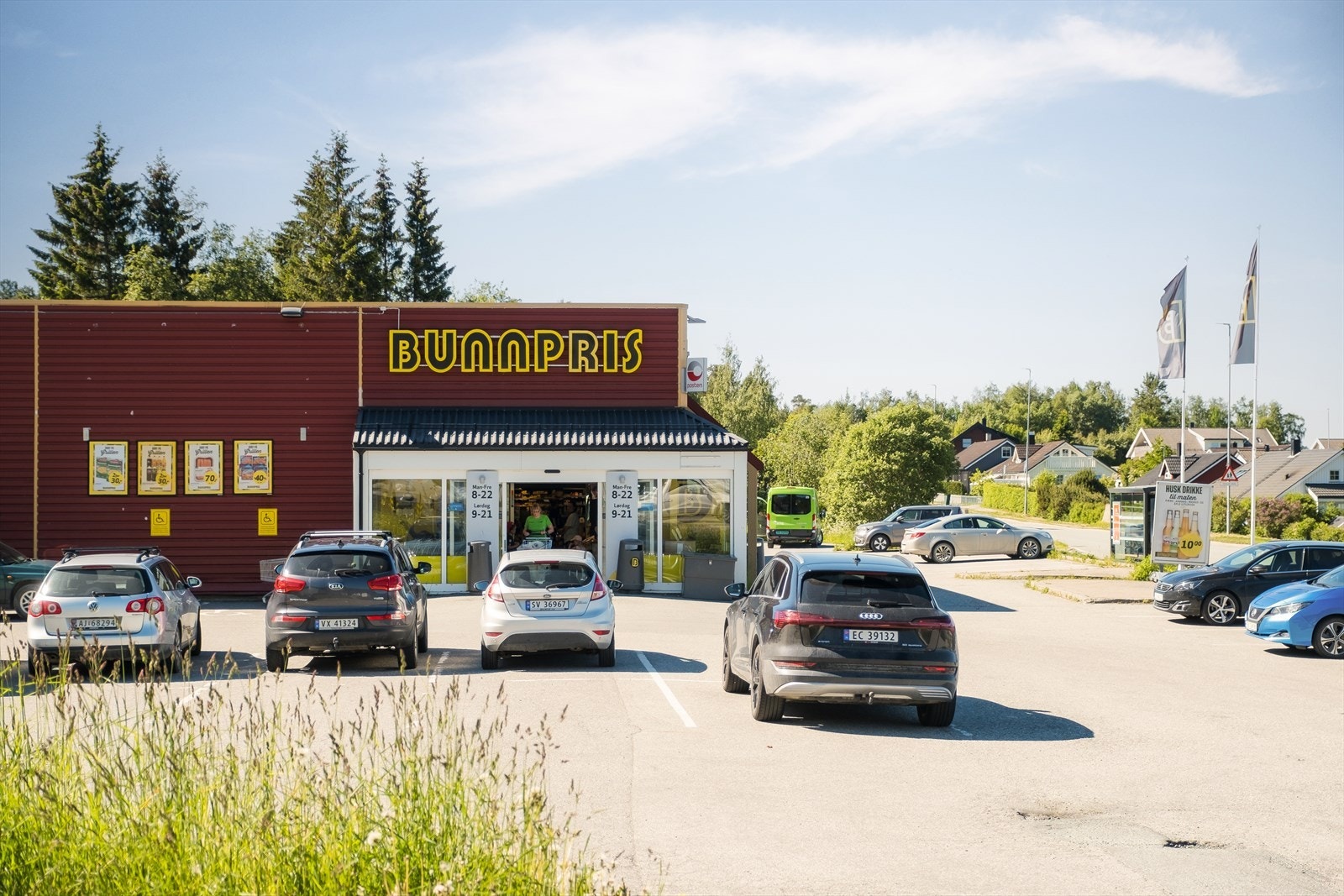 Nærmeste dagligvarebutikk er Bunnpris Vikåsen. Men også Rema 1000, Kiwi og Coop Prix er innen kort avstand. Galleribilde