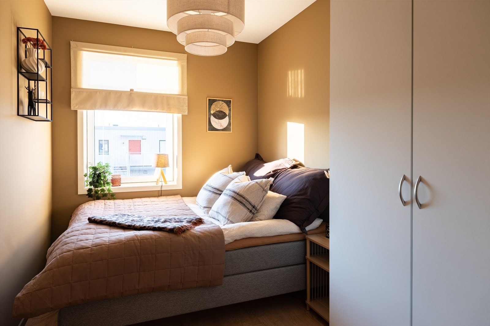 Det andre soverommet er på ca. 8m². Også her med god plass til dobbeltseng med tilhørende møblement. Galleribilde