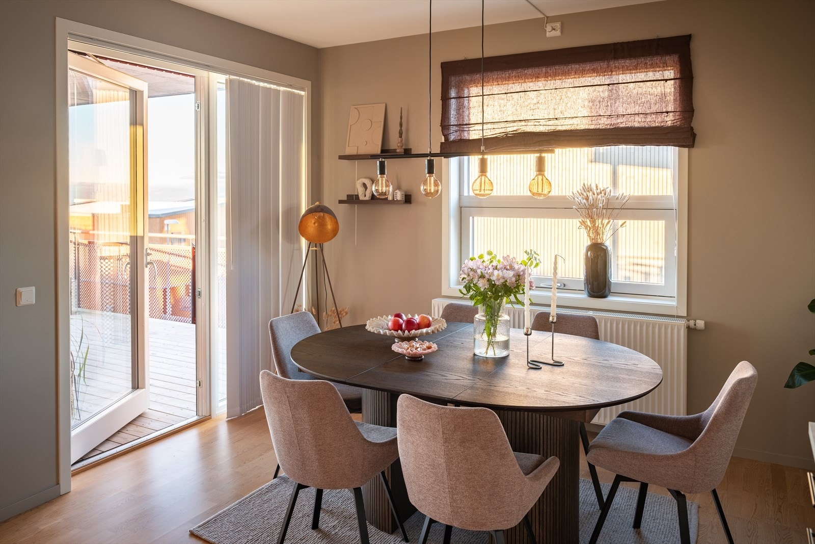 På Reppetoppen bor du i tillegg med umiddelbar nærhet til en rekke flotte turområder sommer som vinter. Galleribilde