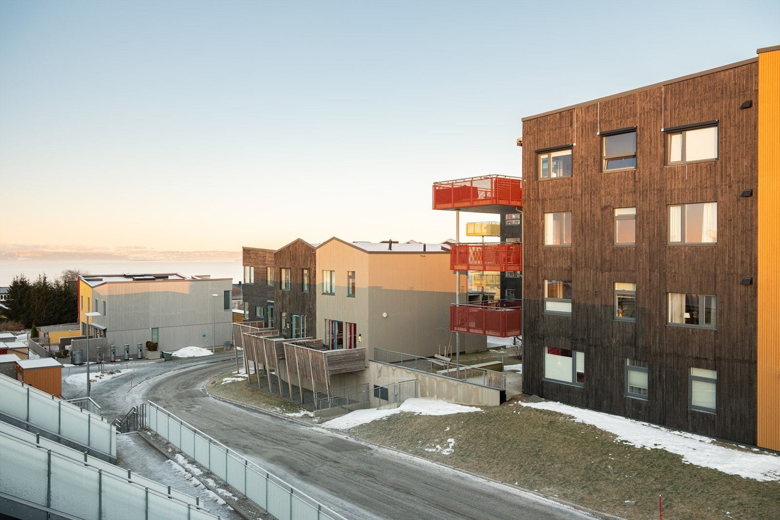 Reppetoppen er et relativt nyetablert og populært boområde for mennesker i alle andre. I nærområdet finner man Reppe Søndre, en gård med mulighet for å leie selskapslokaler, lager mm. Les mer her: https://reppesondre.com/reppesondre/?page_id=506 Galleribilde