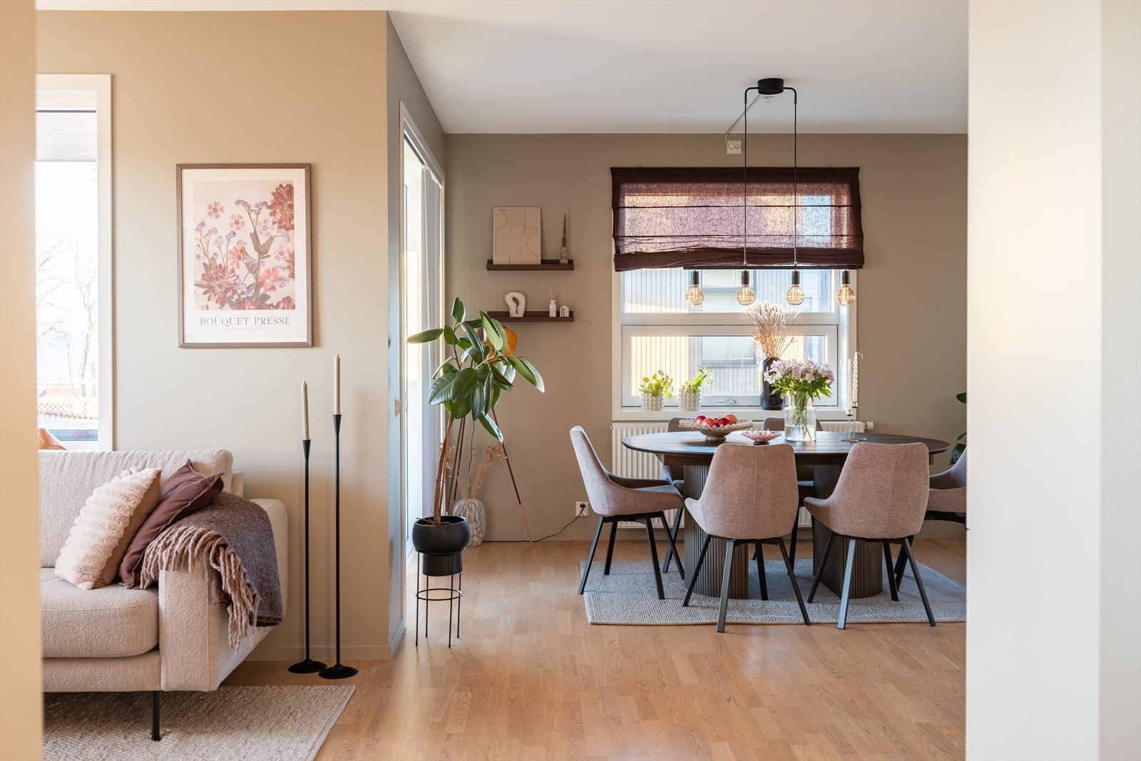 Velkommen til Solveig Abrahamsens veg 22 - en innbydende 3-roms hjørneleilighet på 71m² fra byggeår 2018. Galleribilde