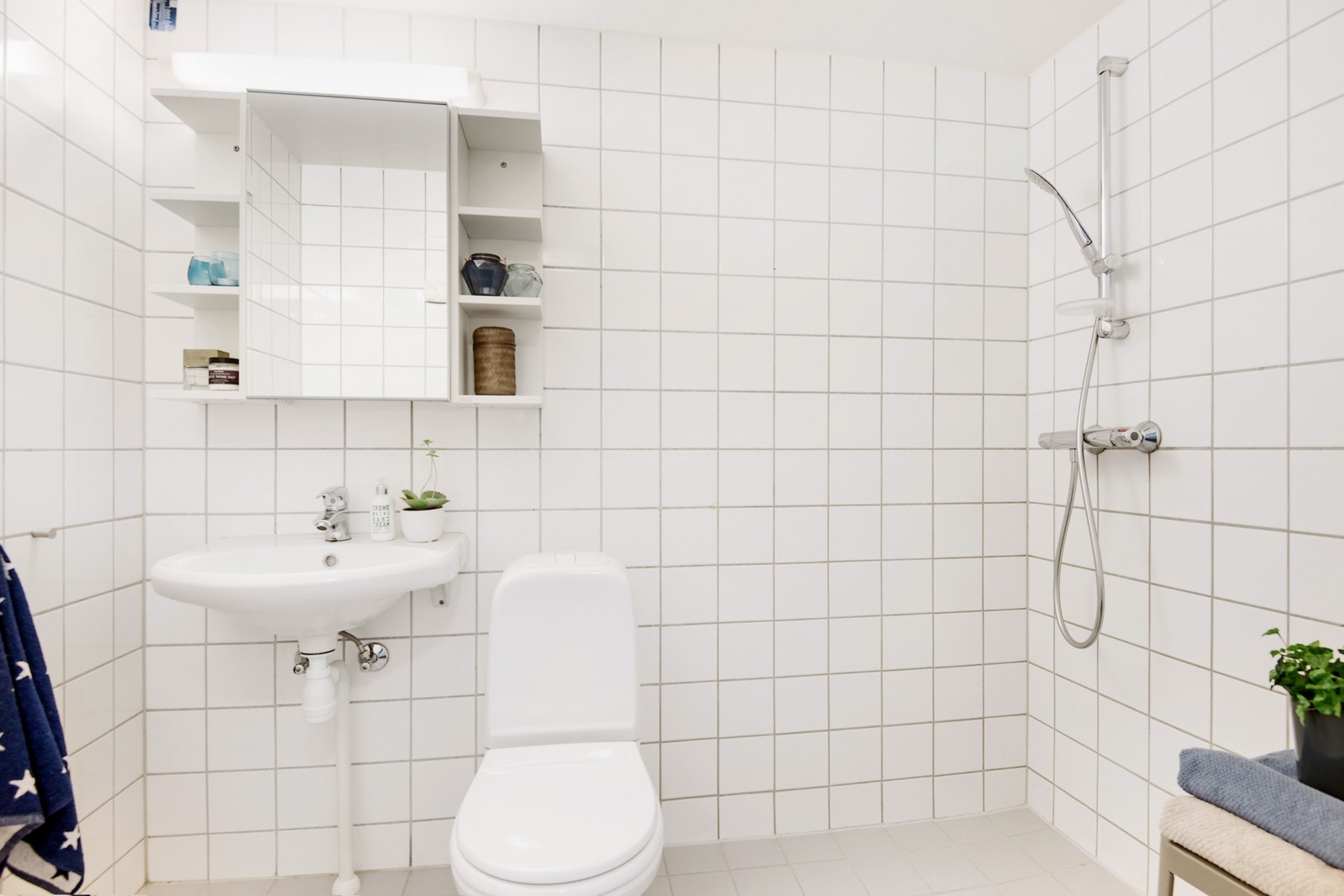 Bad med opplegg for vaskemaskin Galleribilde