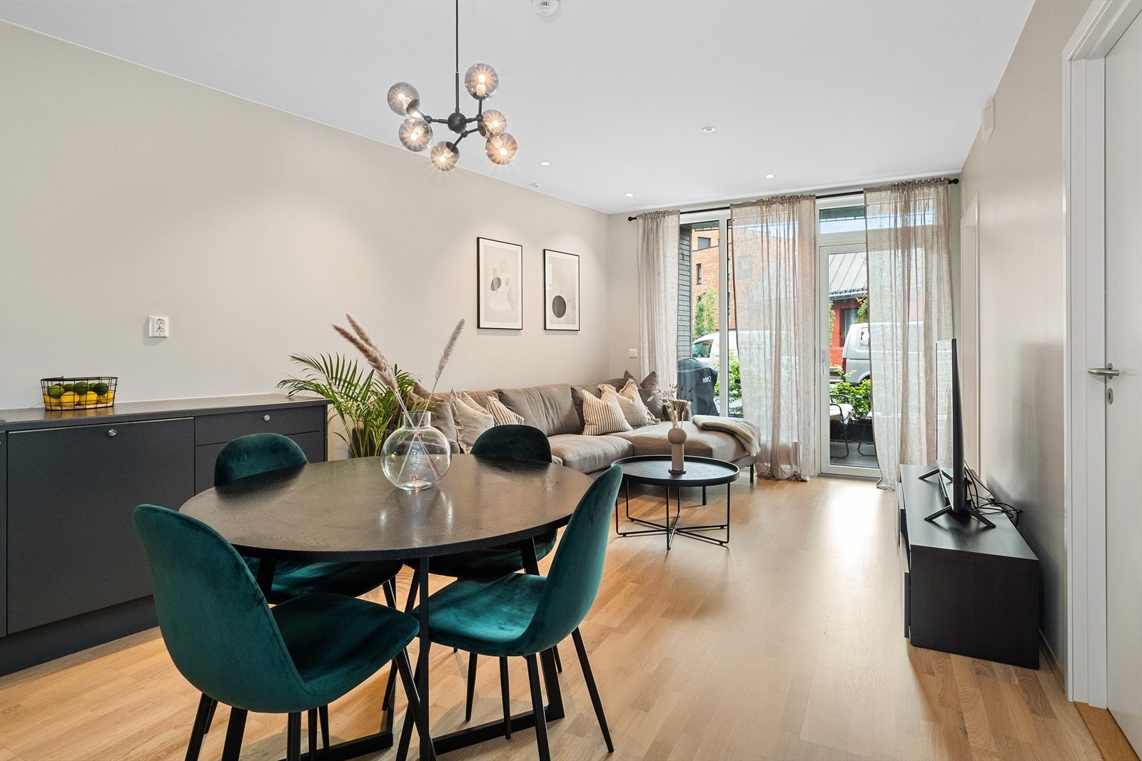 Stue med utgang til uteplassen Galleribilde