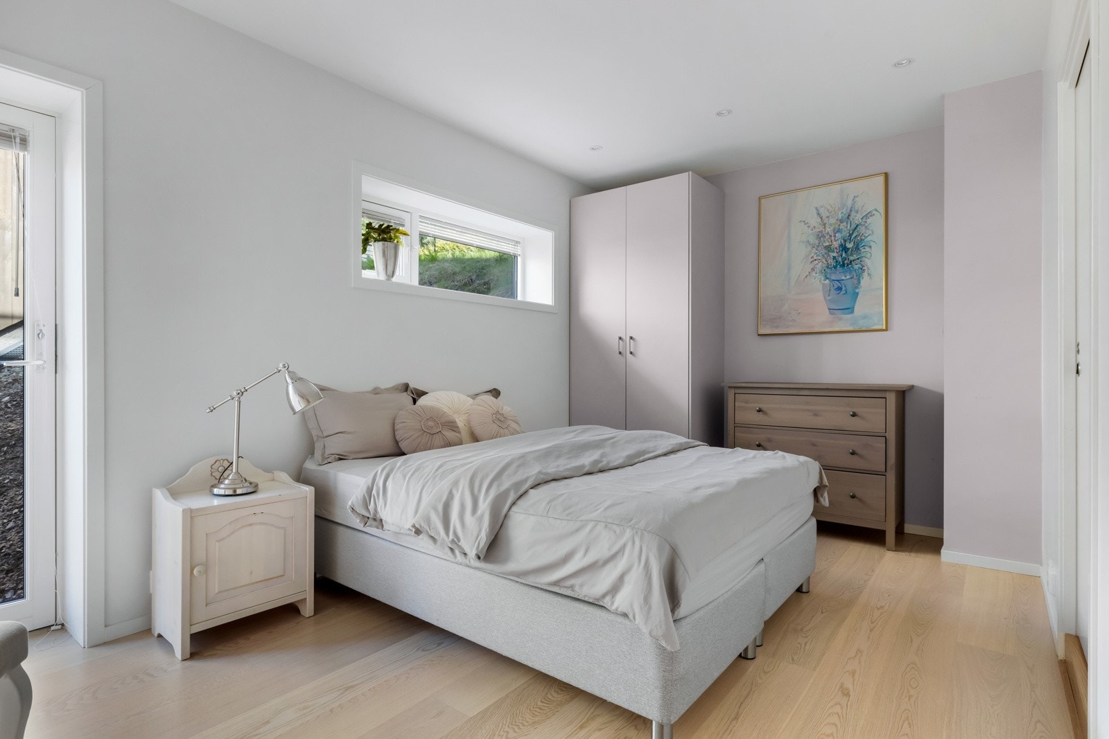 Boligen har store og fine rom med god atmosfære. Galleribilde