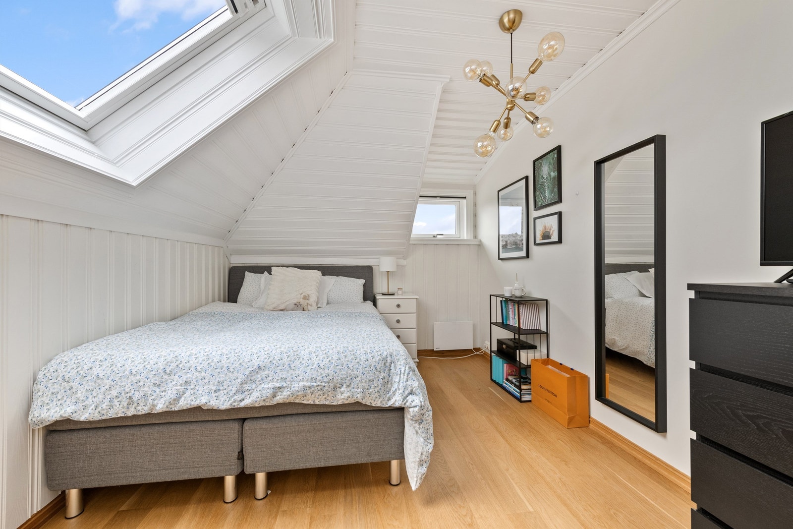 Soverom nr 2 på loft Galleribilde